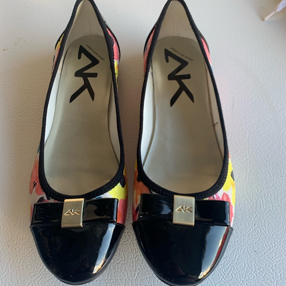 Anne Klein Sport floral flats in EUC
